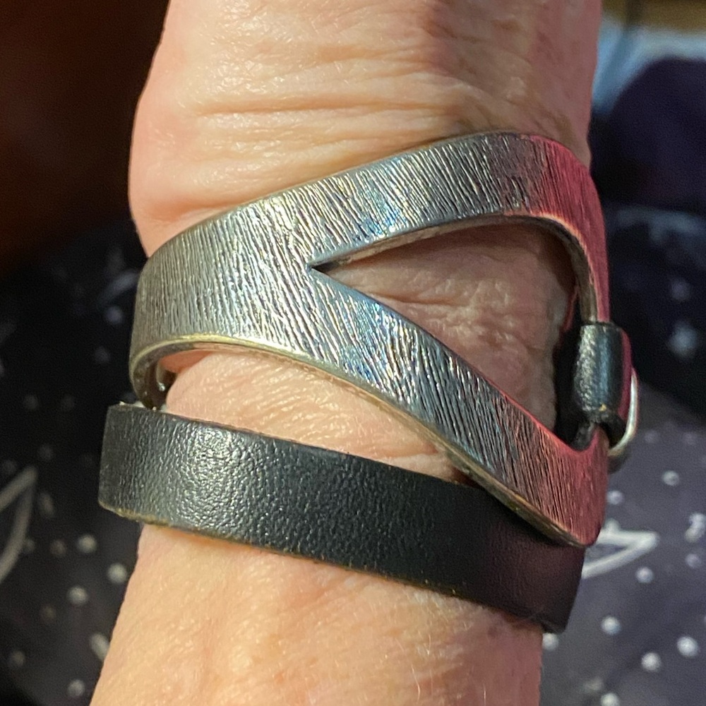 EUC SAACHI wrap bracelet,black leather band,pewter loop buckle - Picture 3 of 8